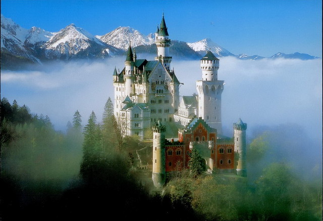 นอยชวานสไตล์ NEUSCHWANSTEIN CASTLE  ปราสาทแห่งเทพนิยาย