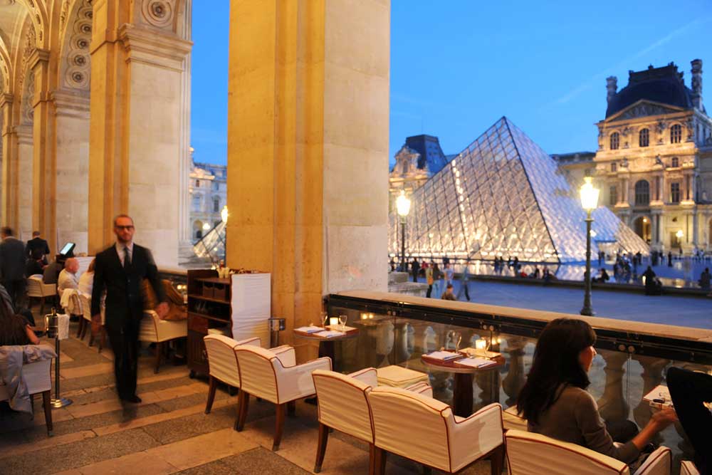 Café Marly  ร้านอาหารสุดหรูในเมืองแห่งแฟชั่นมนต์เสน่ห์แห่งความคลาสสิคและความโรแมนติก