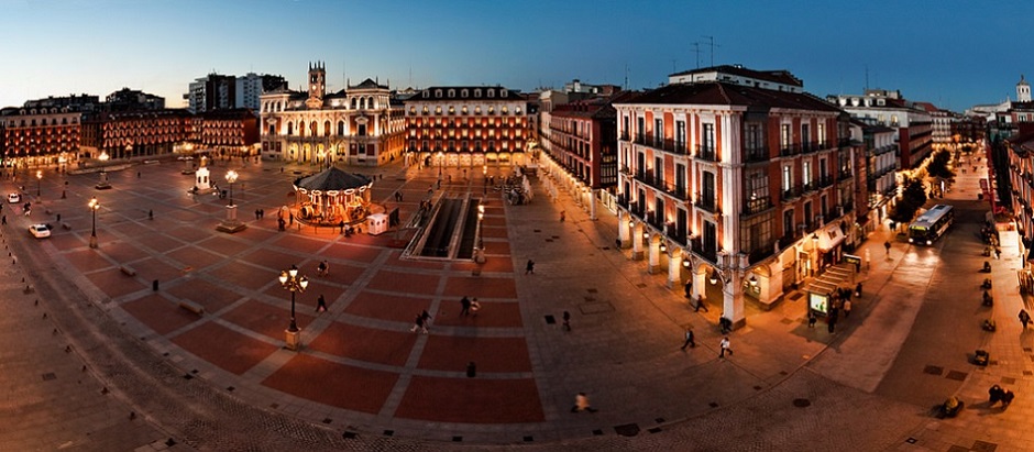 พลาซ่ามายอร์ (Plaza Mayor)